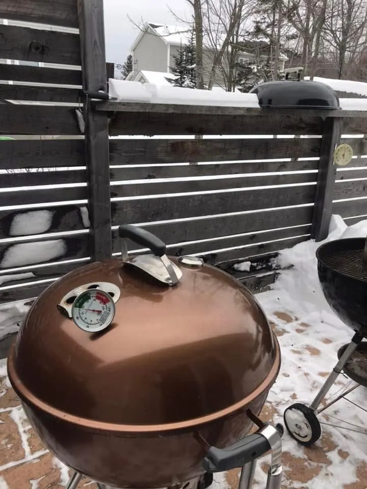 Once the snake has been lit, close the kettle lid and let it get up to temperature (around 250F) before puutting the meat in.